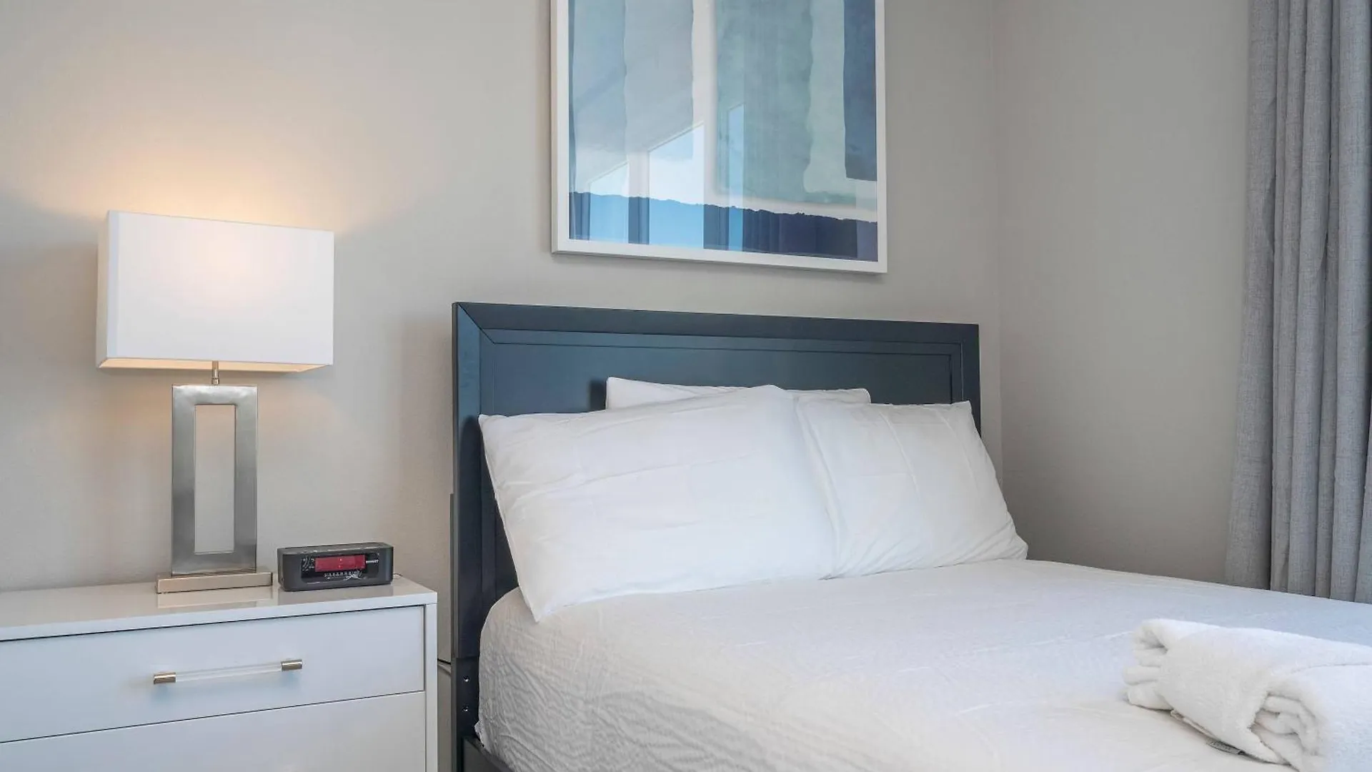 5br Brand New Near And Universal Apartment *