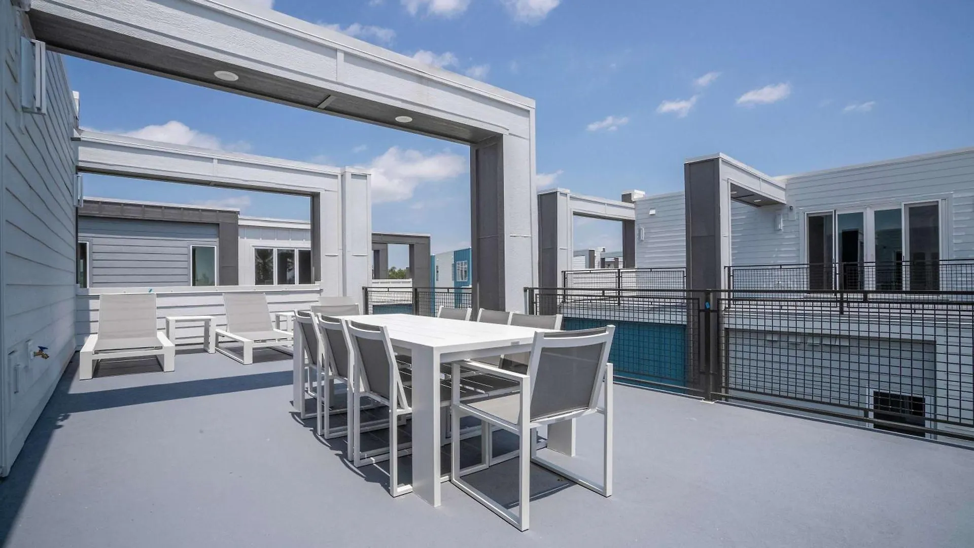 5br New Near *