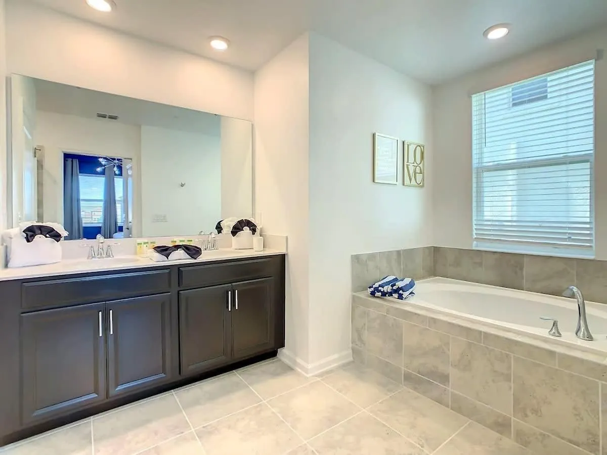 Superb 2br With 2 Clubhouses & Private Game * Kissimmee