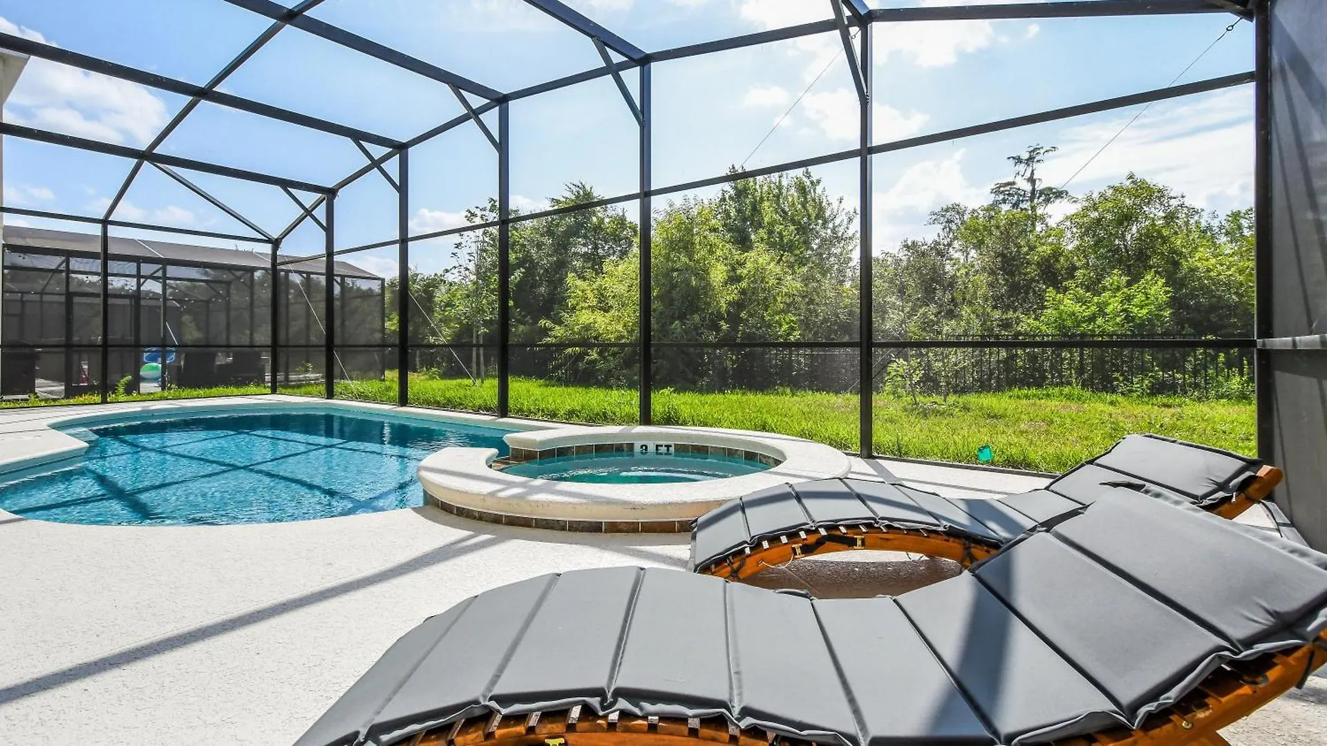 Vakantiehuis Luxury Home: Pool, Theater, Near *