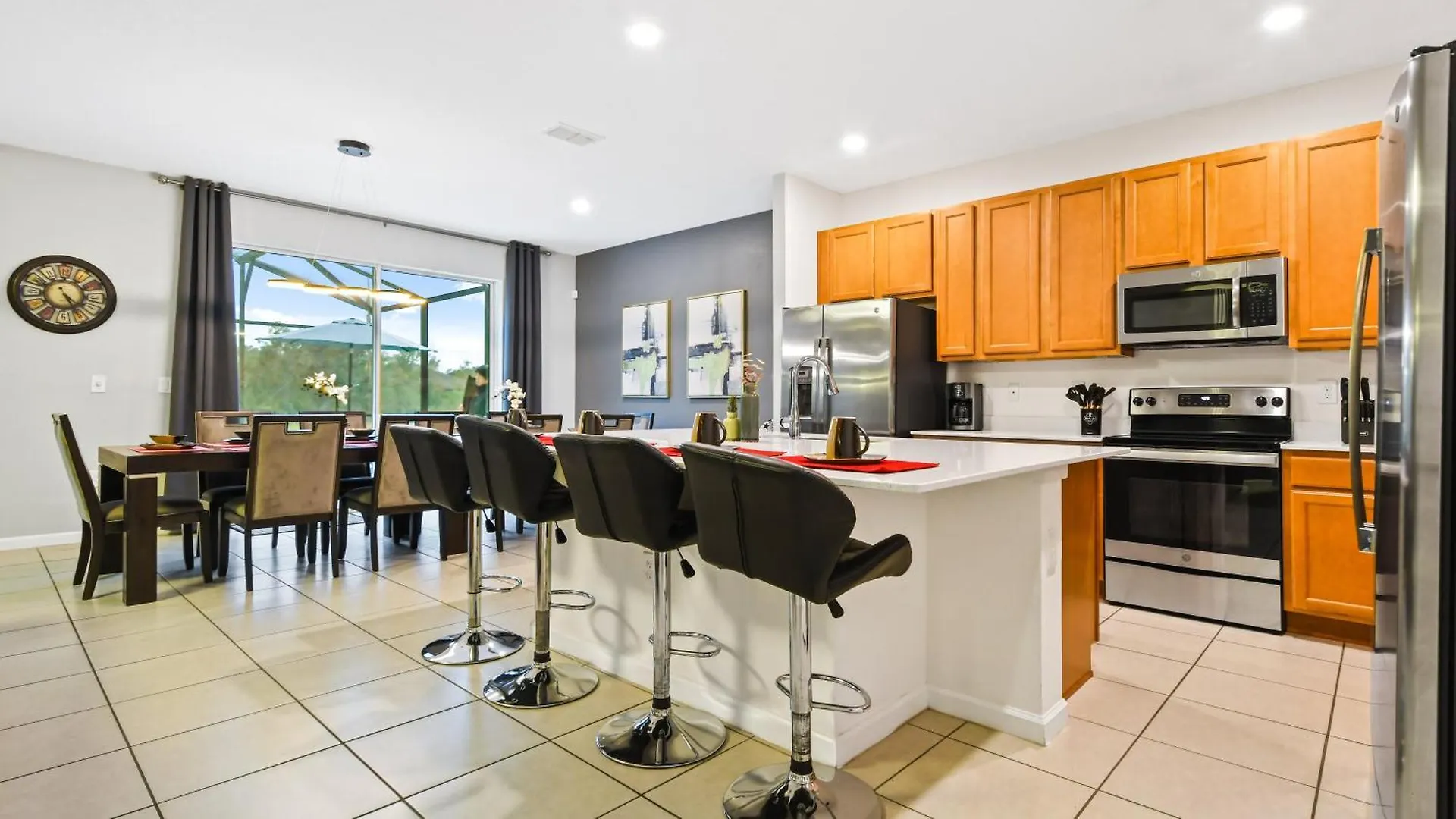Opulent Retreat, Pool & View, Near Parks Holiday home *