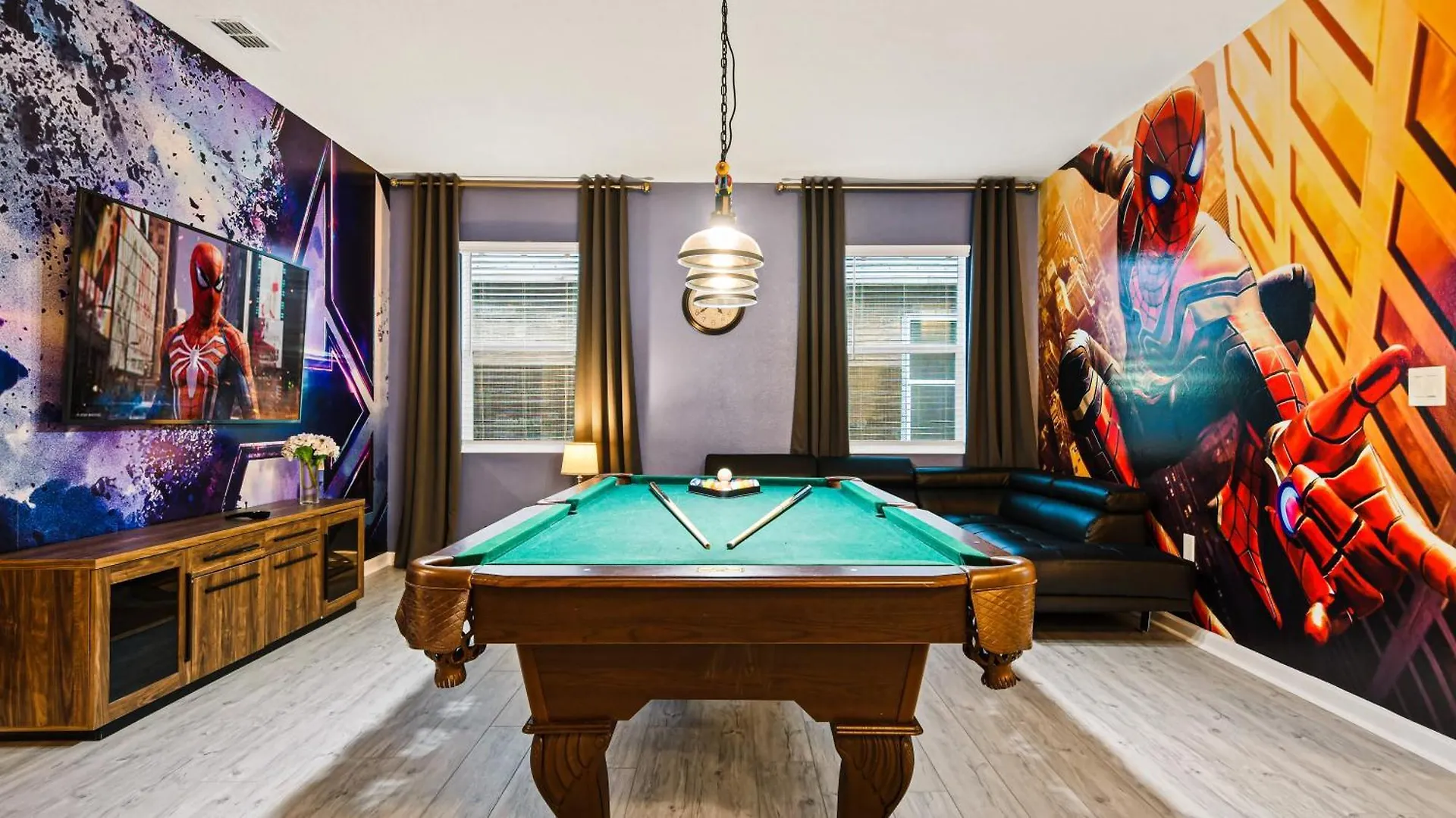Opulent Retreat, Pool & View, Near Parks Holiday home