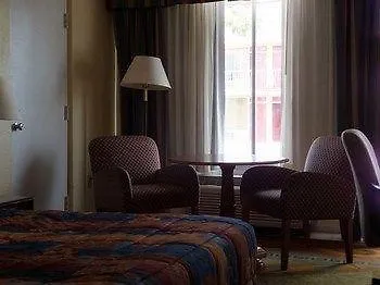 Sun And Motel