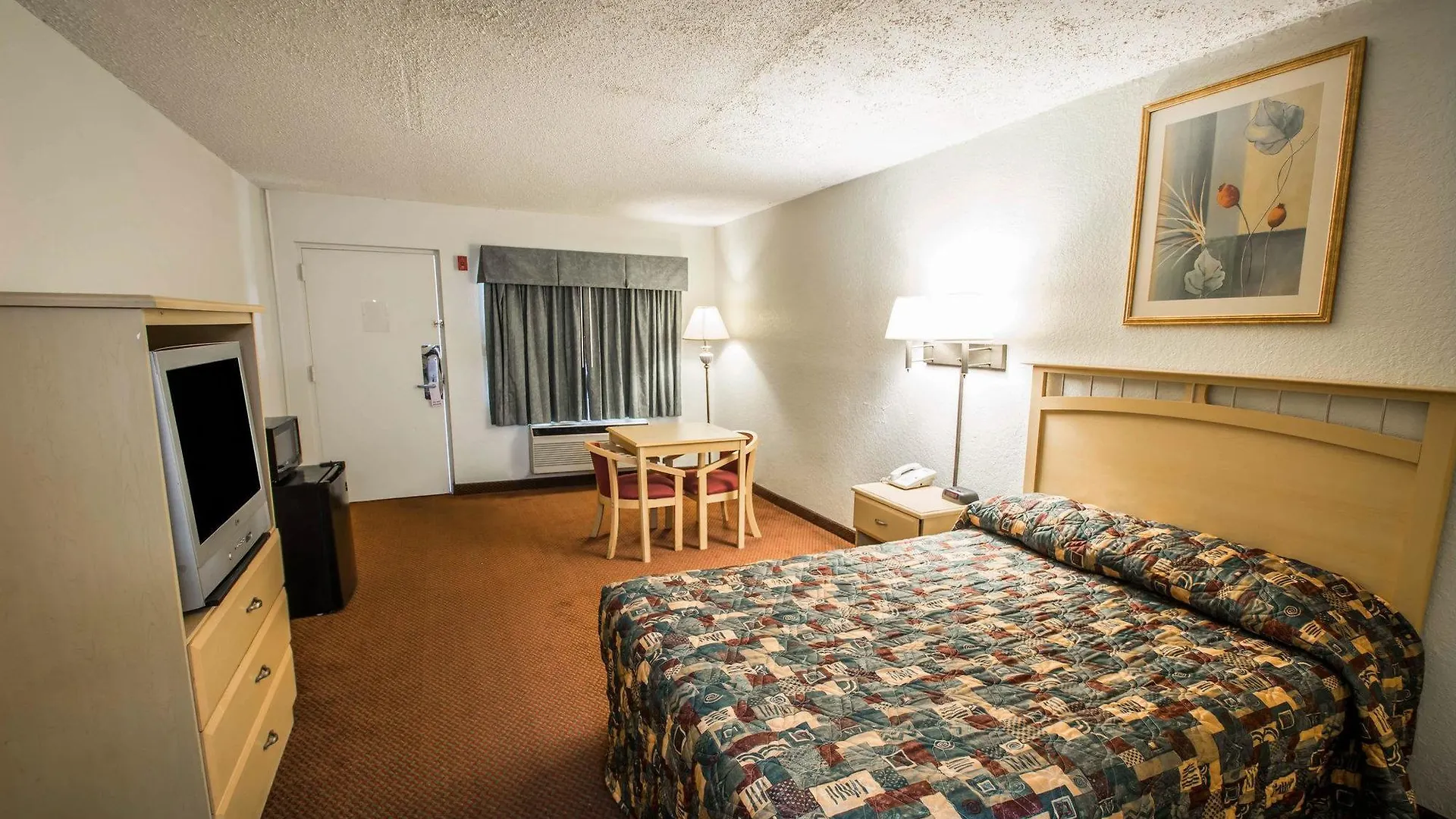 Country Hearth Inn- 2*