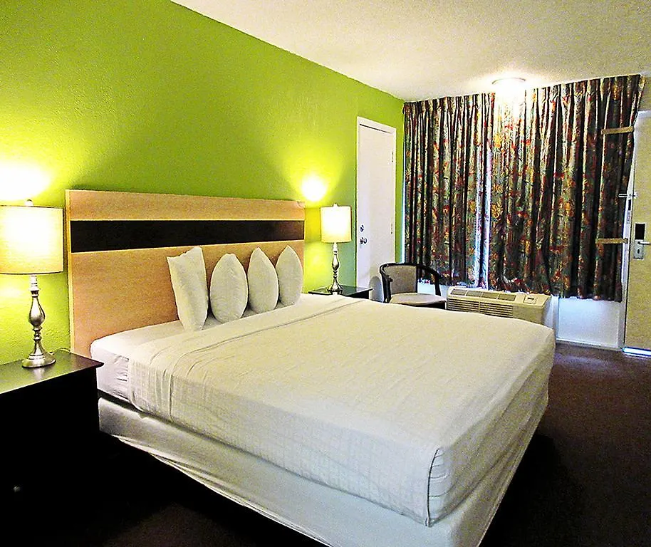 Roomba & At Old Town Отель 2*