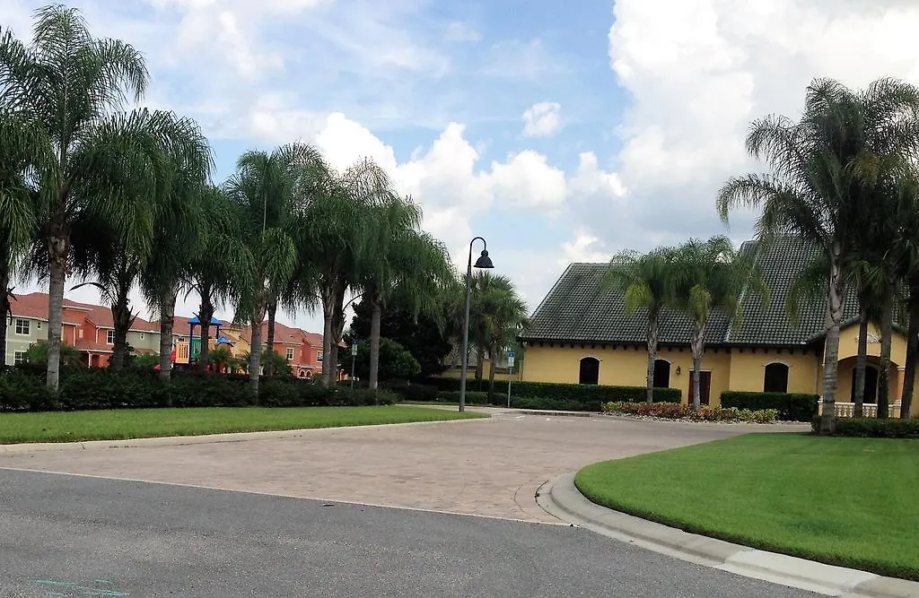Paradise Palms 8952
