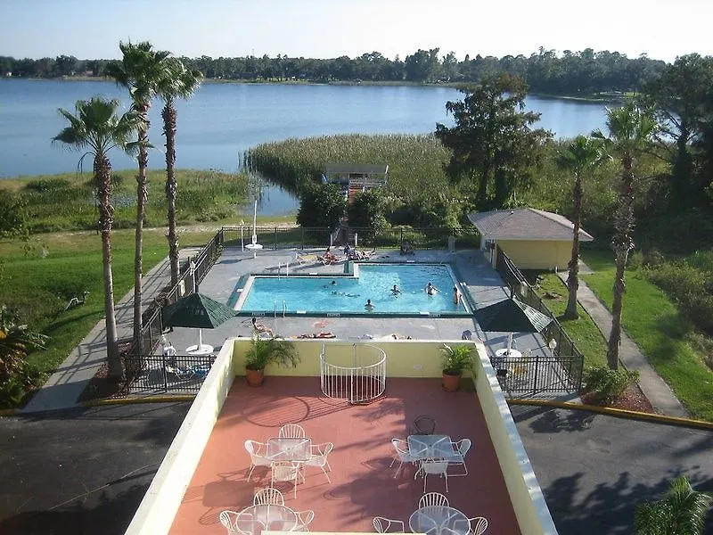 Palazzo Lakeside Hotel 3*