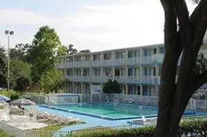 Howard Johnson By Wyndham Tropical Palms