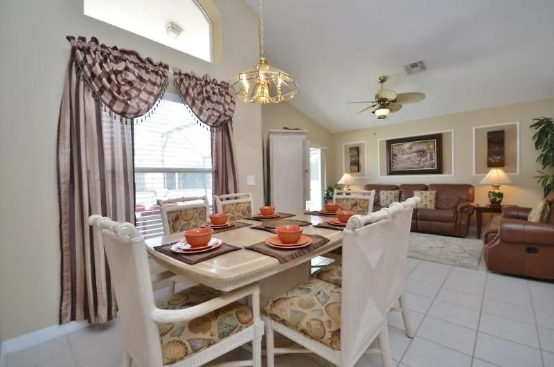 Hotel Solana Homes