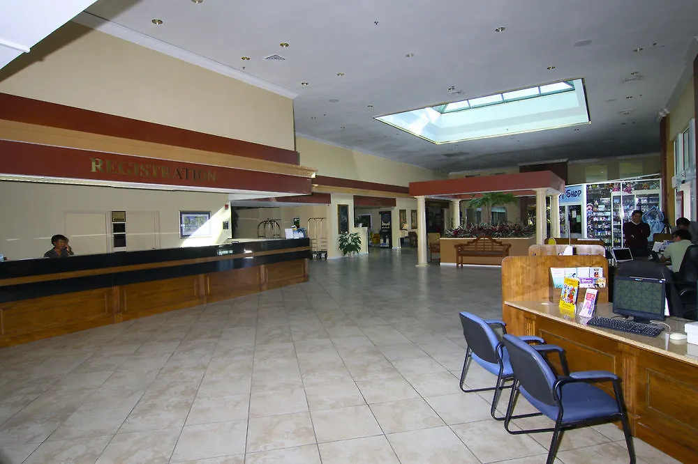 Ramada By Wyndham Kissimmee Gateway - Free Theme Park Shuttle Otel Four Corners