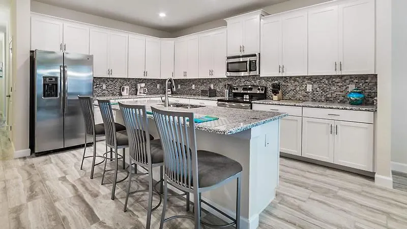 4710 Kings Castle Circle Six Bedroom