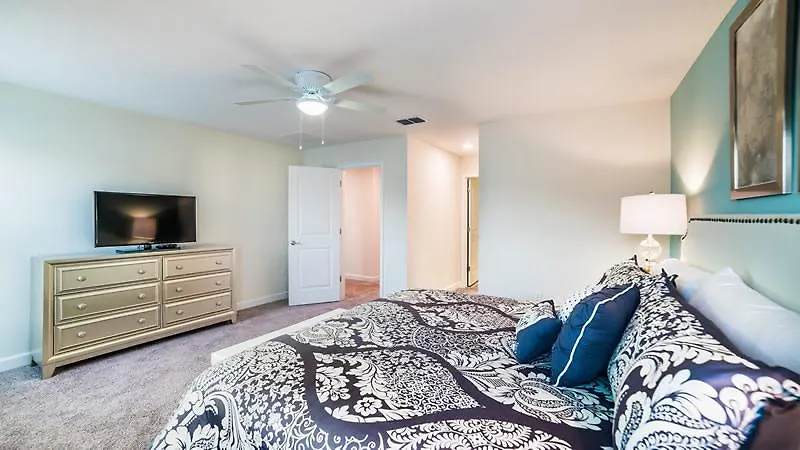 4710 Kings Castle Circle Six Bedroom *
