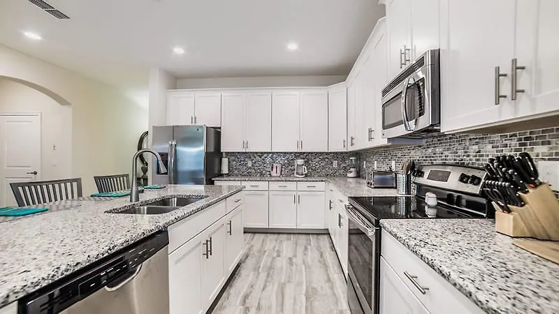 4710 Kings Castle Circle Six Bedroom Villa *