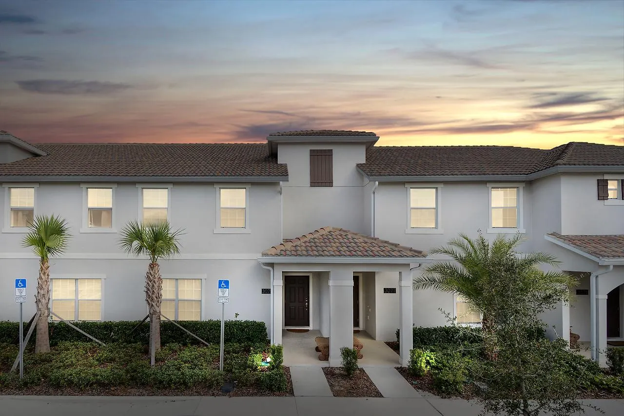 Four Bedrooms With Pool 3079