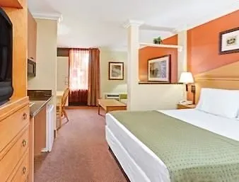 מלון Days By Wyndham West 2*