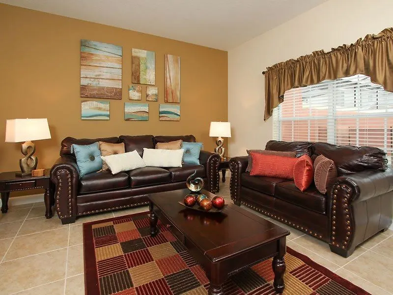 Beautiful 4 Bed 3 Bath Town With Splash Pool Holiday home