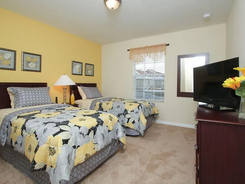 Holiday home Beautiful 4 Bed 3 Bath Town With Splash Pool *