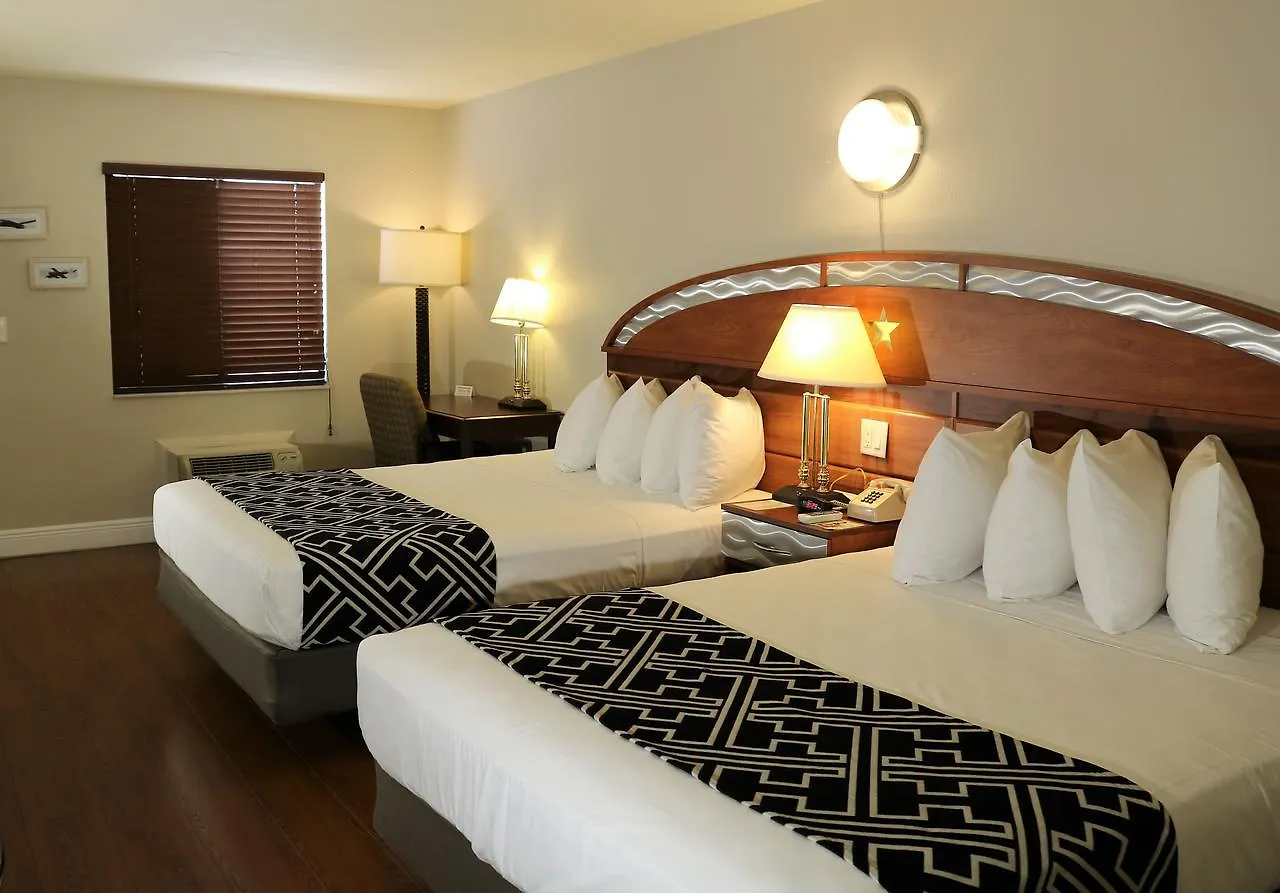 Monte Carlo Inn- Near Motel