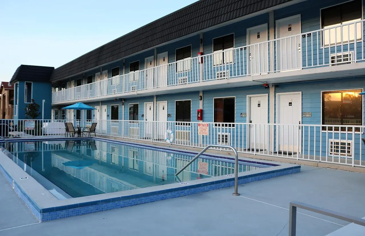 Monte Carlo Inn- Near 2*