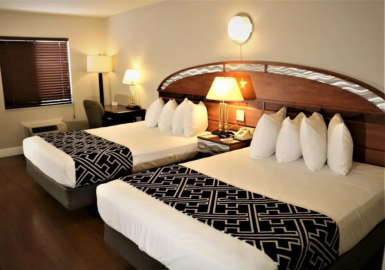 Monte Carlo Inn- Near Motel 2*