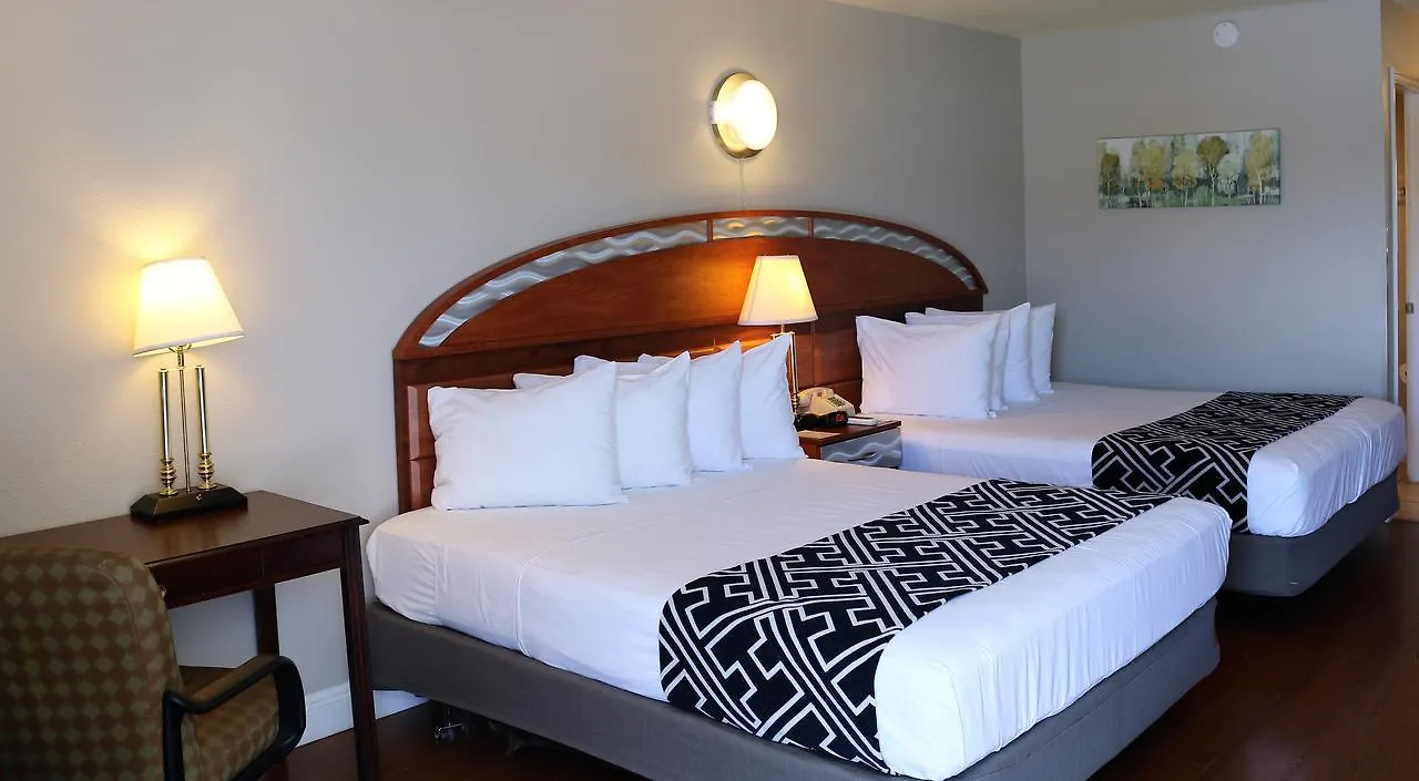 Monte Carlo Inn- Near Motel