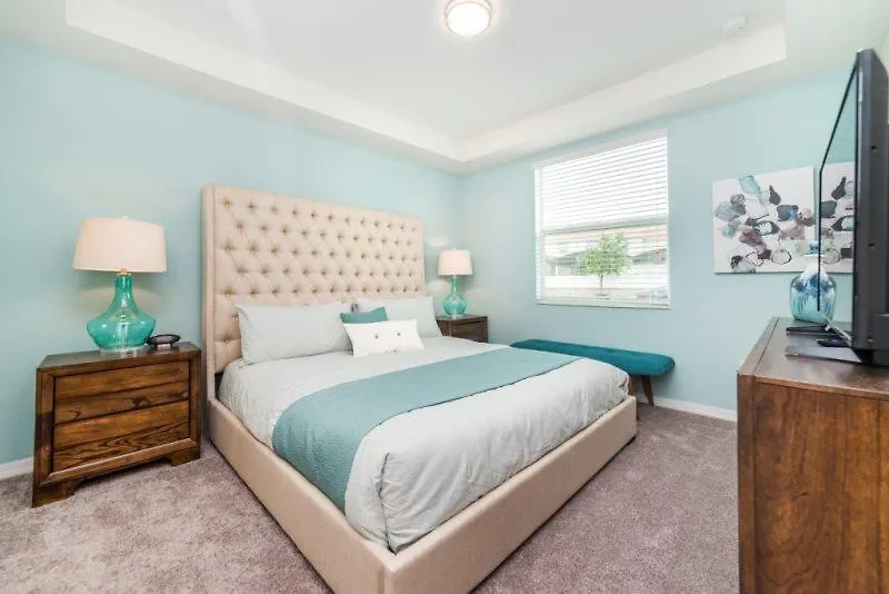 Stunning 2 Bedroom 2 Bath Near Holiday home *