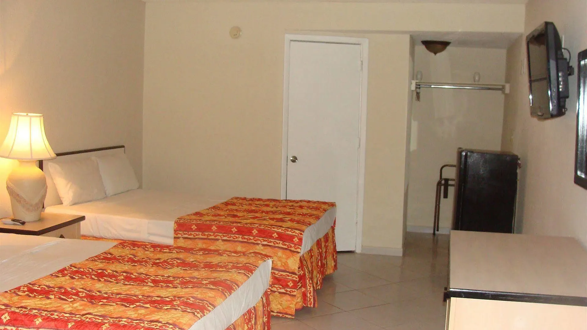 Motel Sevilla Kissimmee- Near Kissimmee