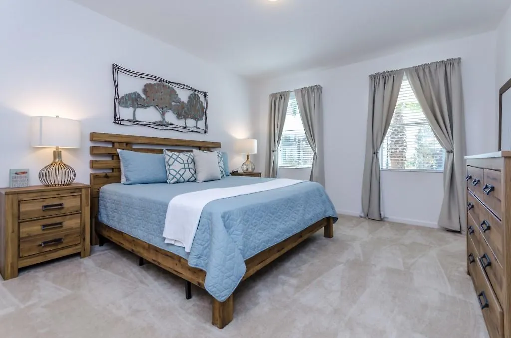 Eight-bedroom 2683
