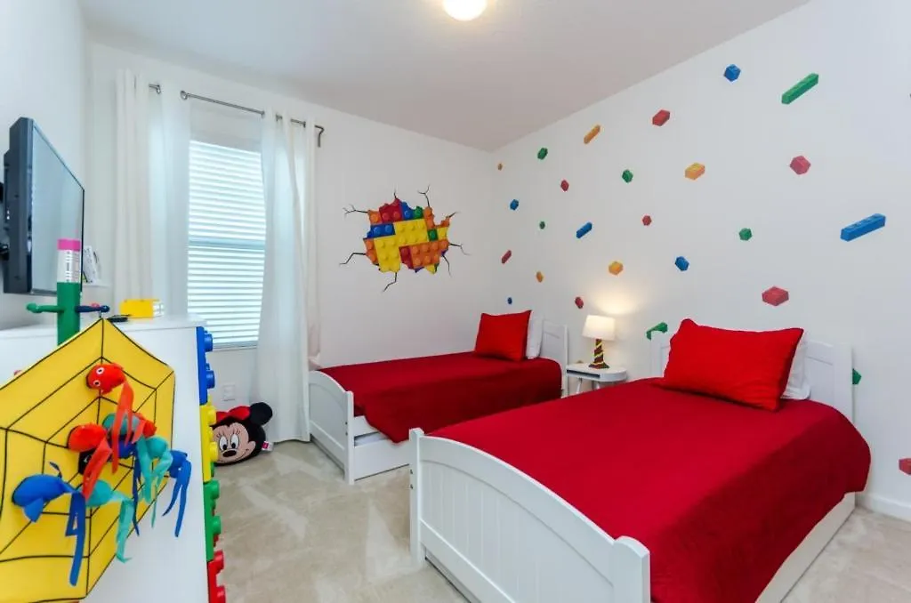 Eight-bedroom 2683