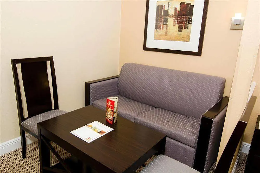 Galleria Palms Orlando - Free Theme Park Shuttles Hotel