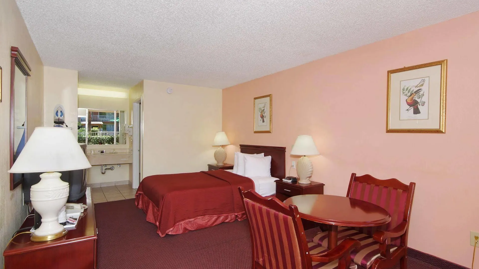 Howard Johnson By Wyndham Tropical Palms