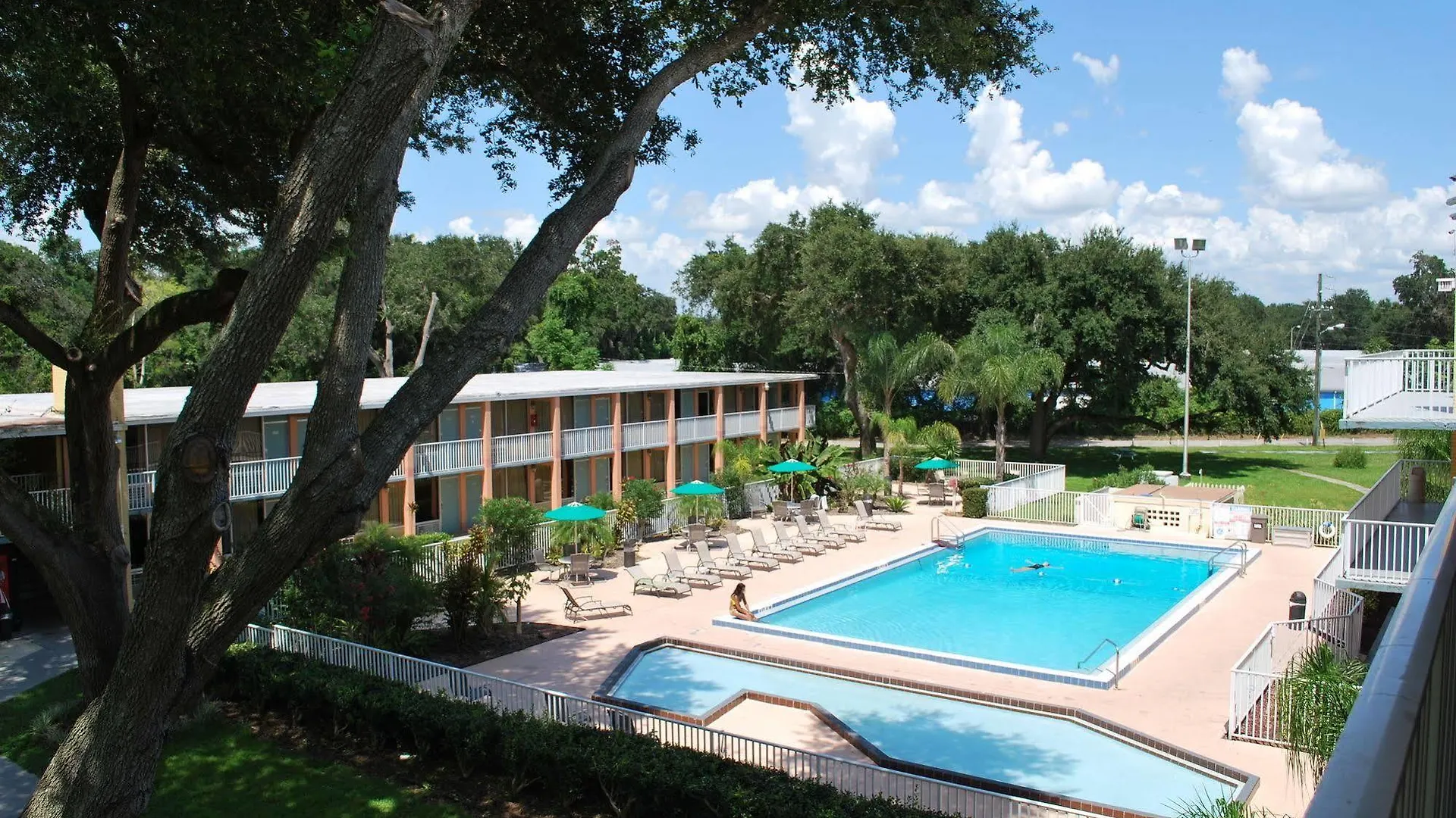 Hotel Howard Johnson By Wyndham Tropical Palms Kissimmee
