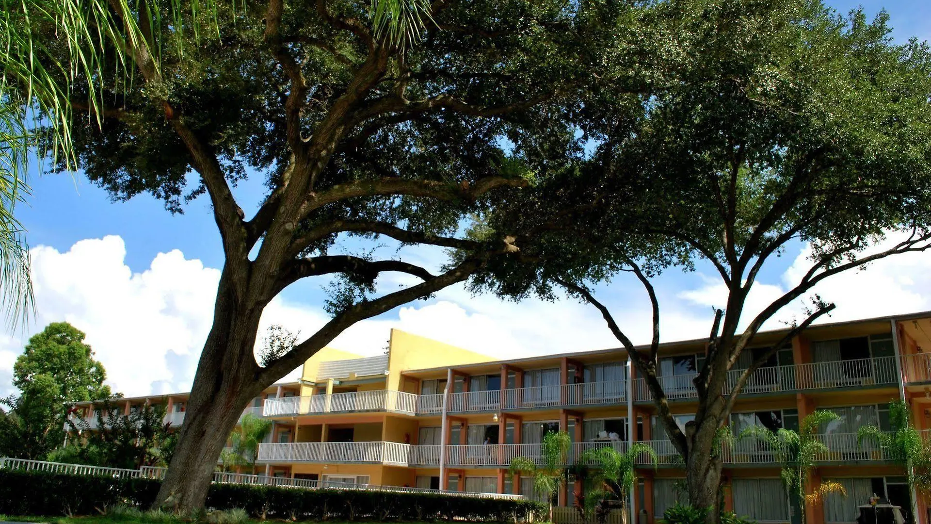 Hotel Howard Johnson By Wyndham Tropical Palms 2*