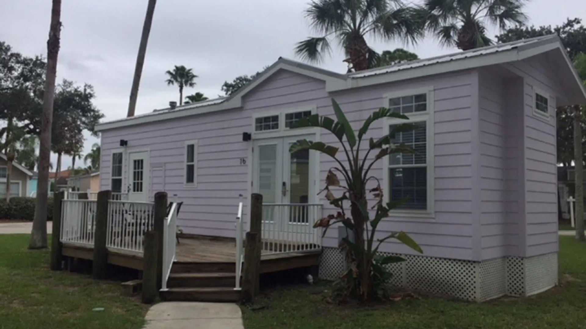 Lodge Tropical Palms & Campground