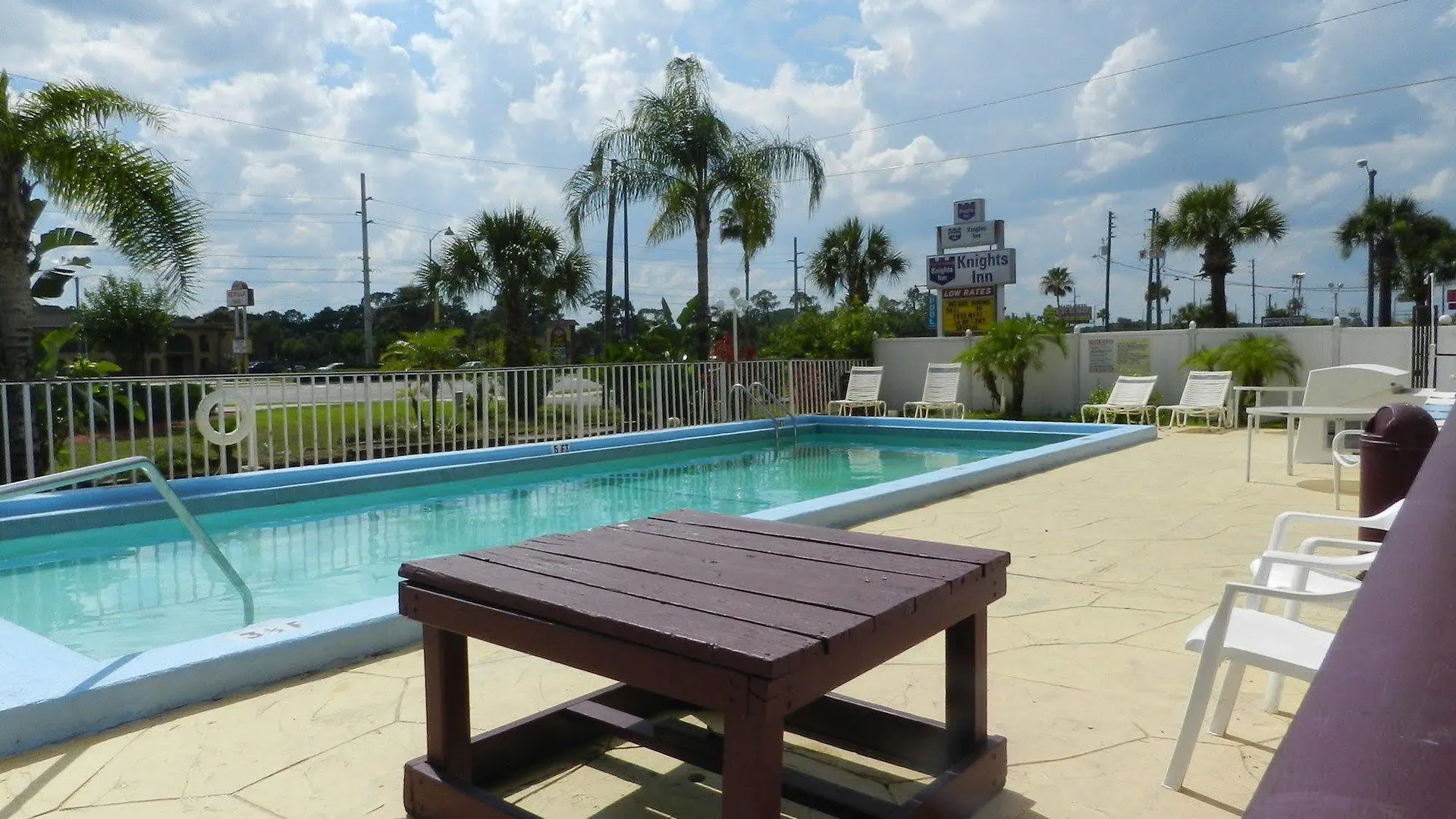 Motel Maple Leaf &