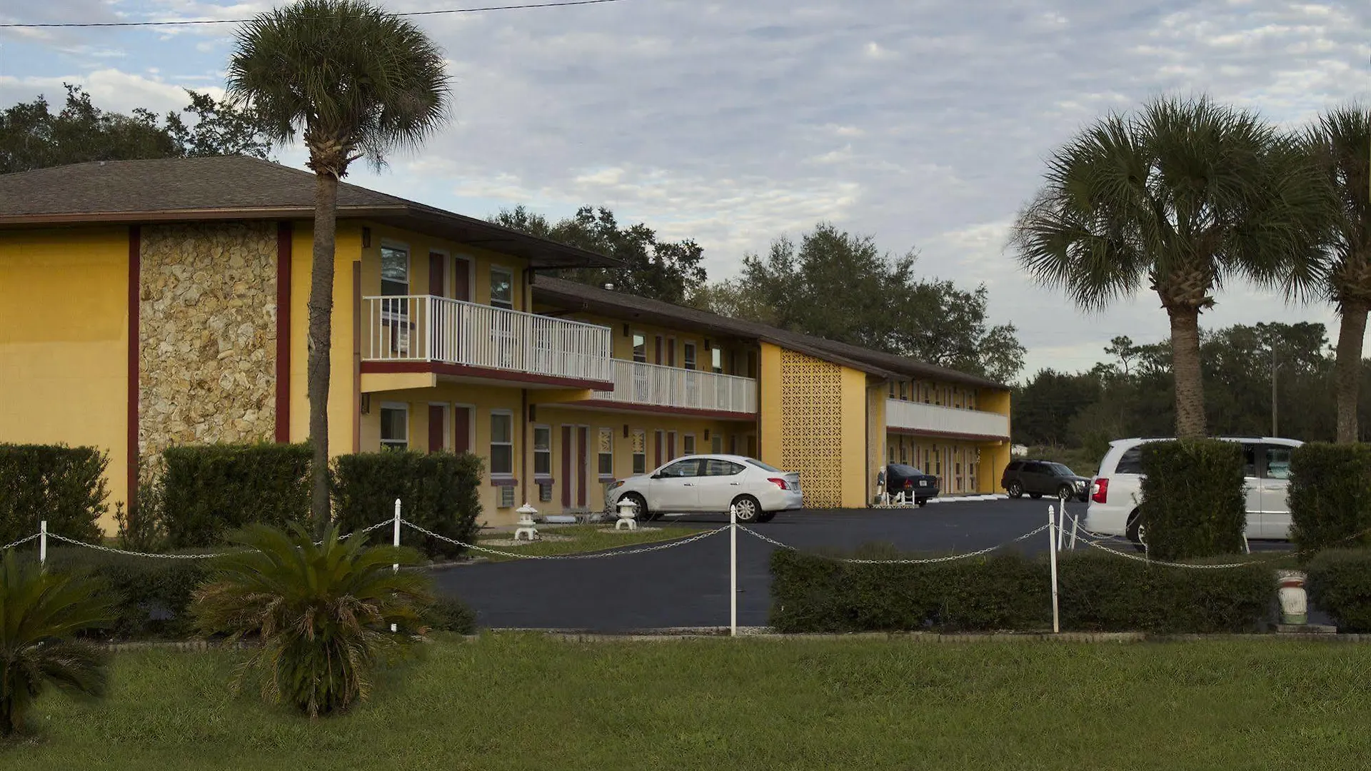 Knights Hotel 2*