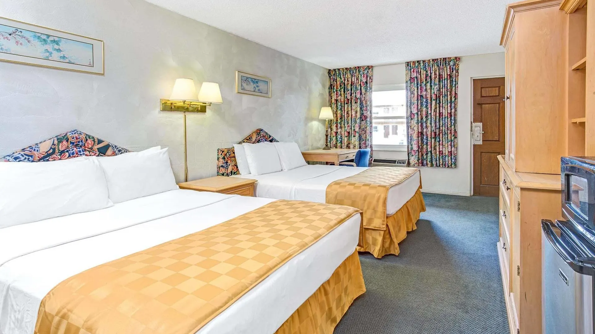 Knights Hotel