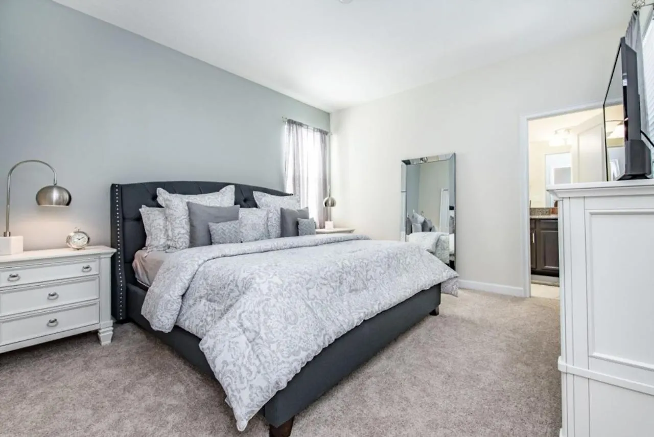 Tantalizing 5 Bedroom 5 Bathroom In Storey *