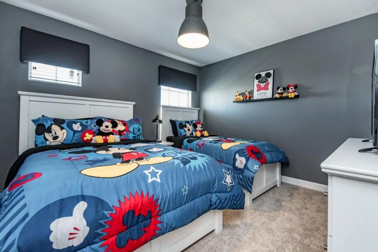 Holiday home Tantalizing 5 Bedroom 5 Bathroom In Storey
