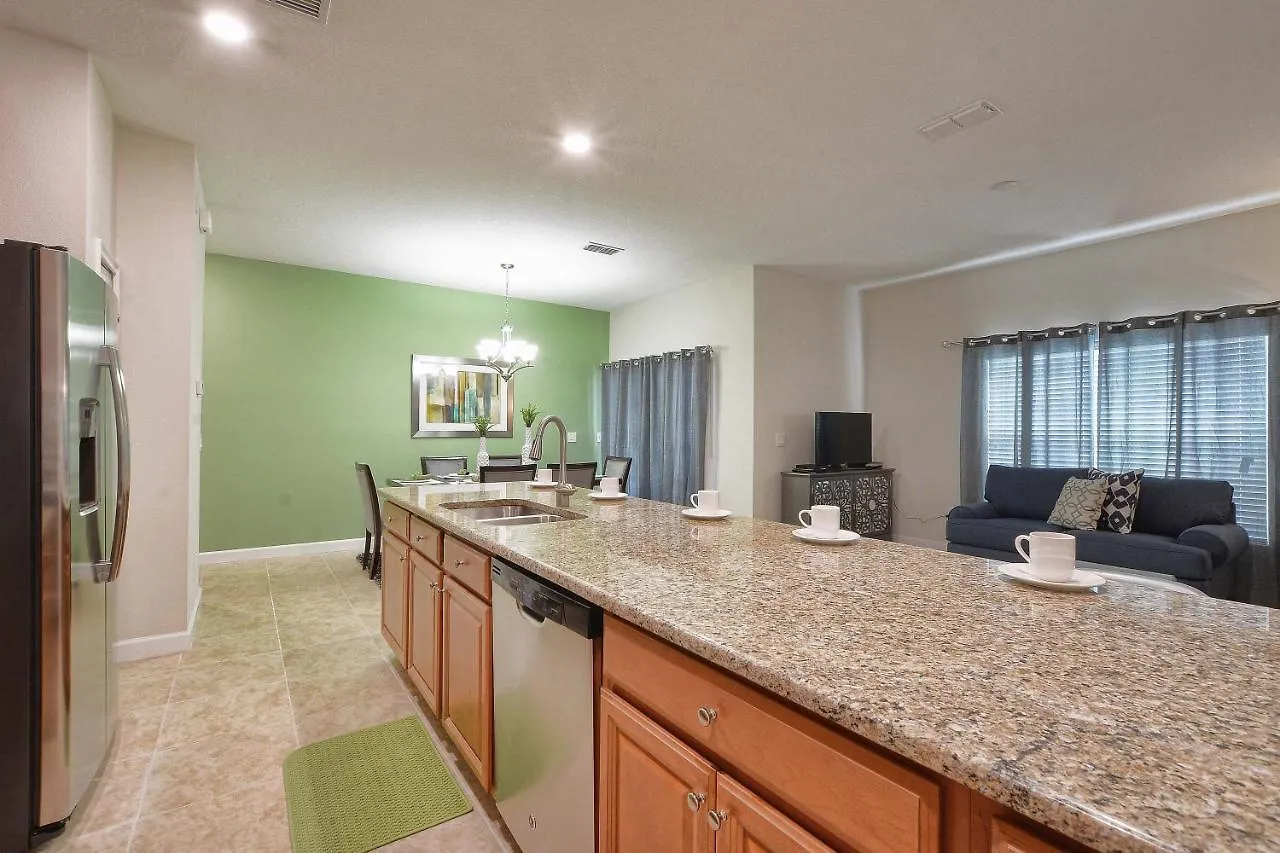 Storey Lake-4 Bedroom Townhome W/splashpool-1618st *