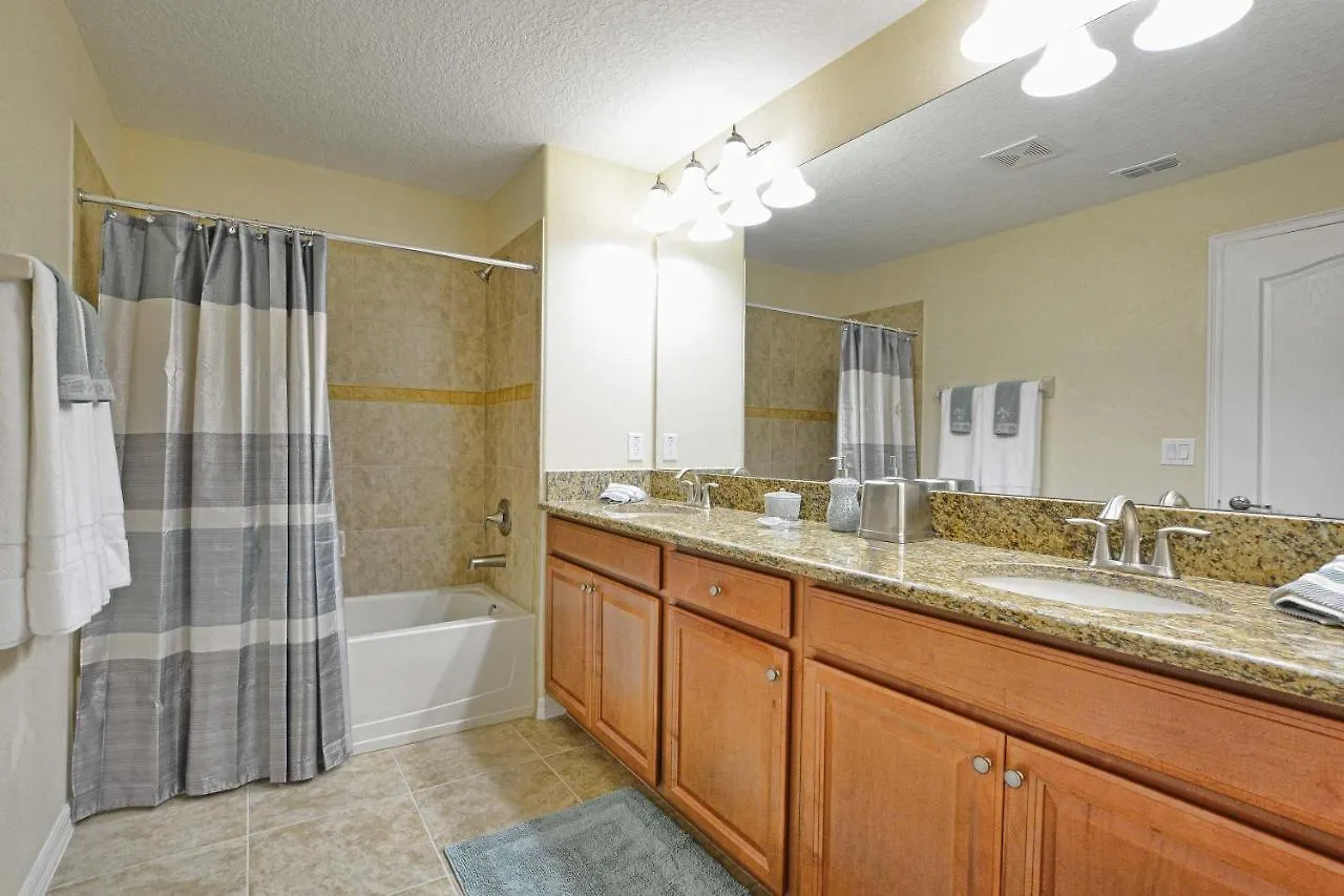 בית נופש Storey Lake- 5 Bedroom Townhome W/pool -1601st
