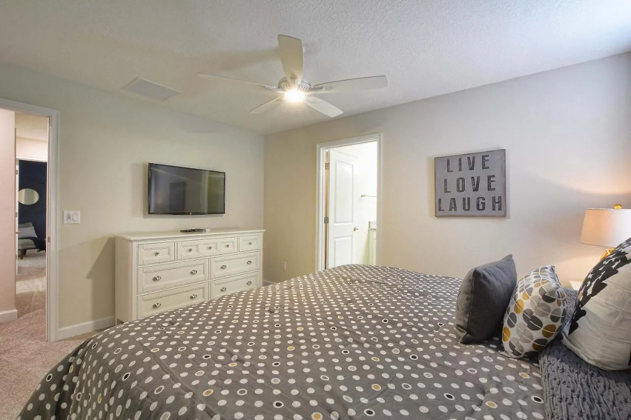 Storey Lake-4 Bedroom Townhome W/spashpool-1613st Holiday home
