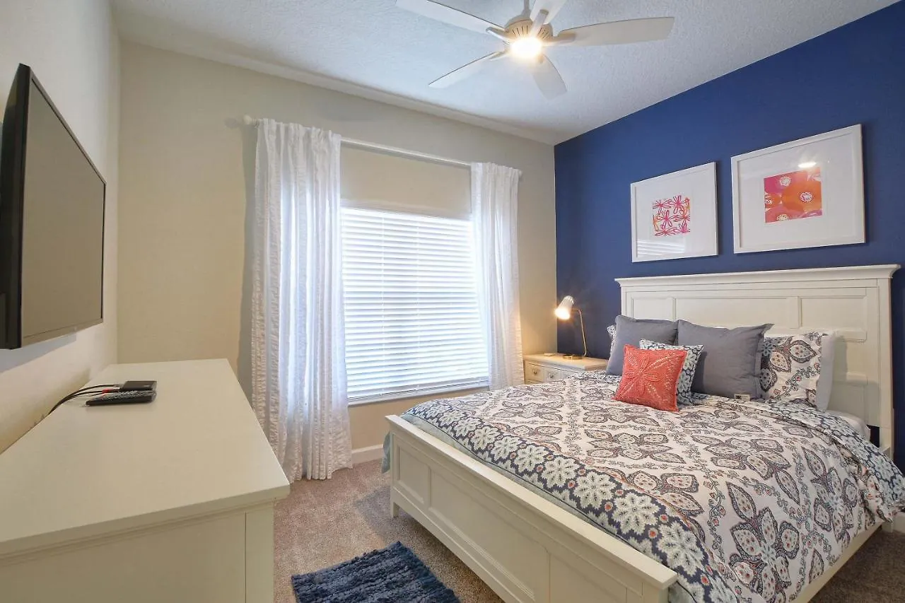 Storey Lake-4 Bedroom Townhome W/spashpool-1613st Holiday home