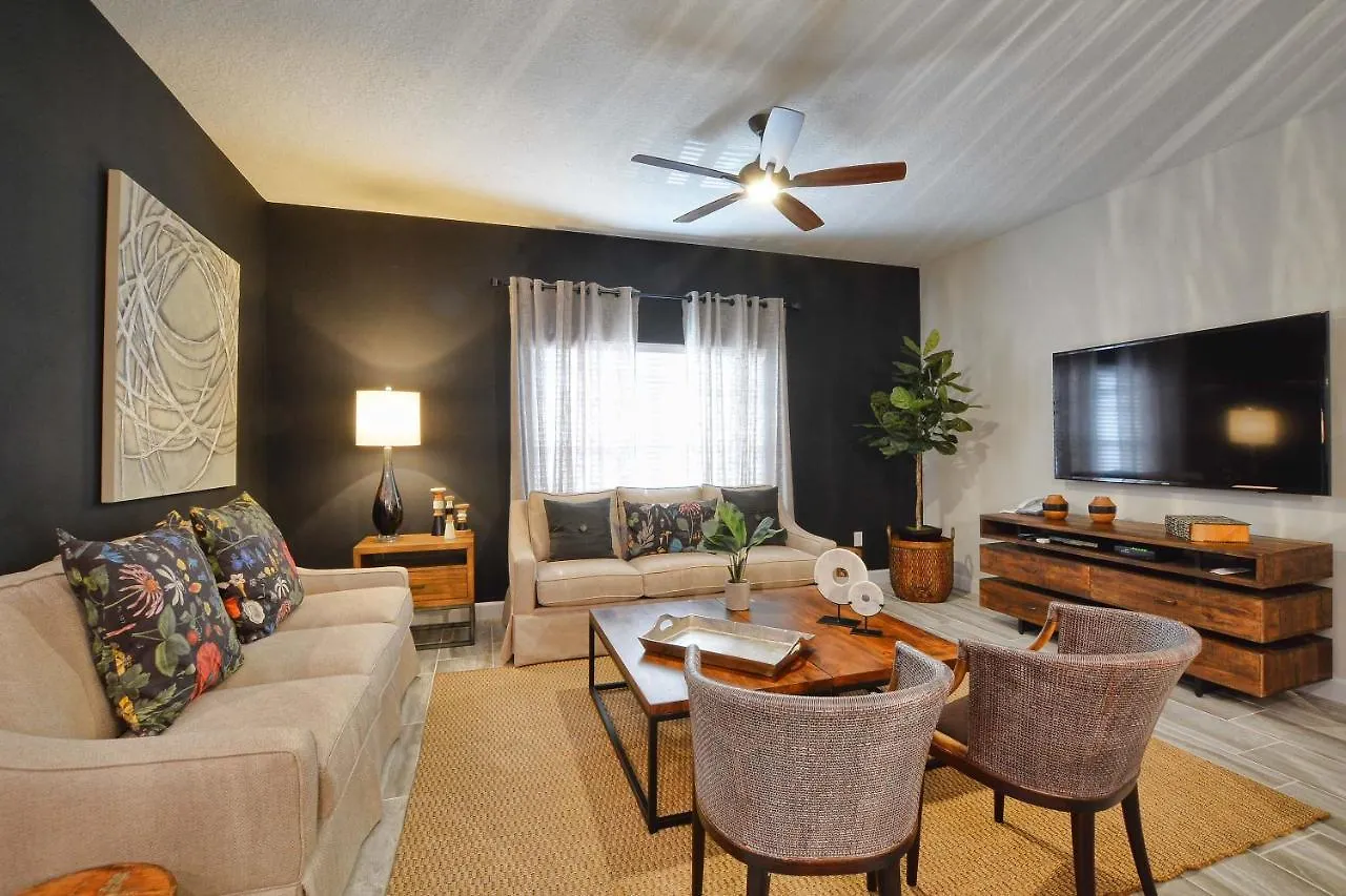 Storey Lake-4 Bedroom Townhome W/spashpool-1613st