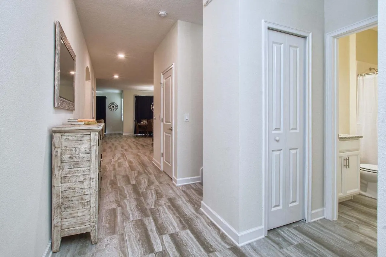 Storey Lake- 6 Bedroom Pool Home-1662st *