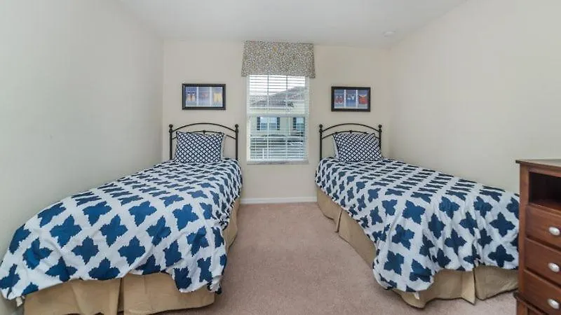 Beautiful 4 Bedroom 3 Bath Town House In The Fabulous Paradise Palms *
