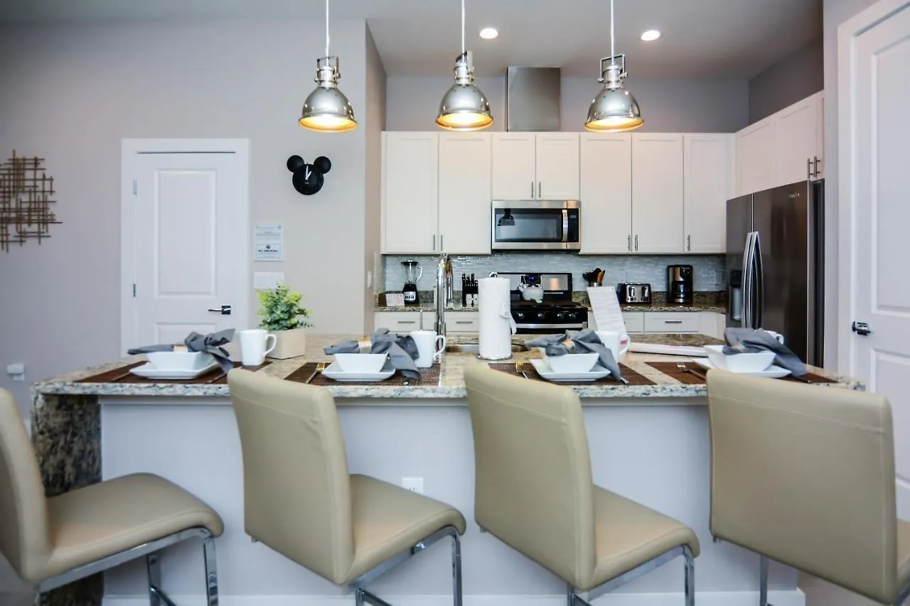 Dream Townhome With Balcony Summerville Su7576