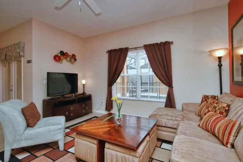 Beautiful 4 Bedroom Townhouse Located In Paradise Palms *