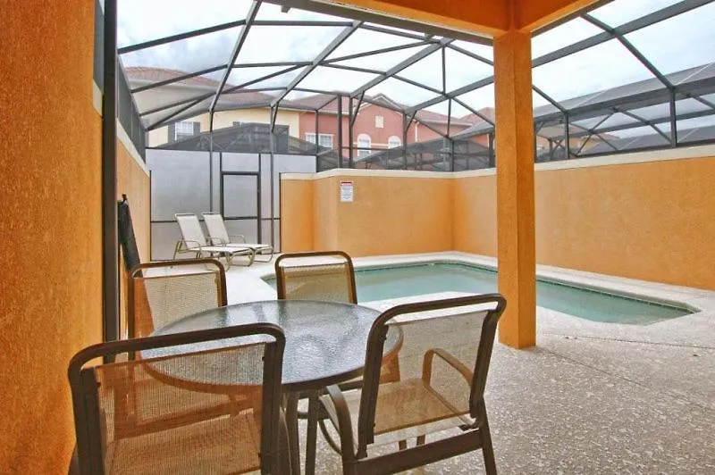 Beautiful 4 Bedroom Townhouse Located In Paradise Palms