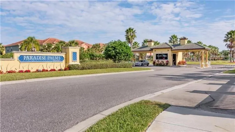 Beautiful 4 Bedroom Townhouse Located In Paradise Palms Holiday home